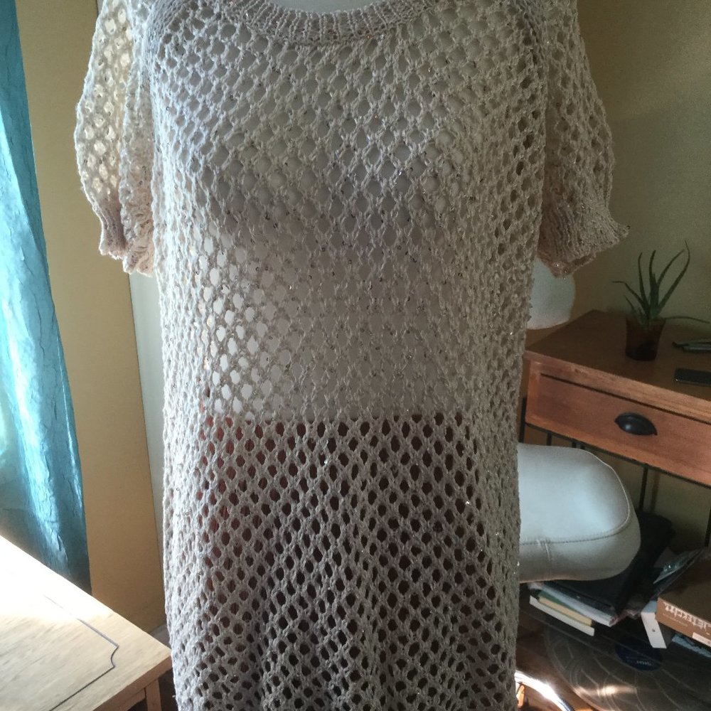 Punt Roma open knit pull on sweater lots of sparkle in this top size large